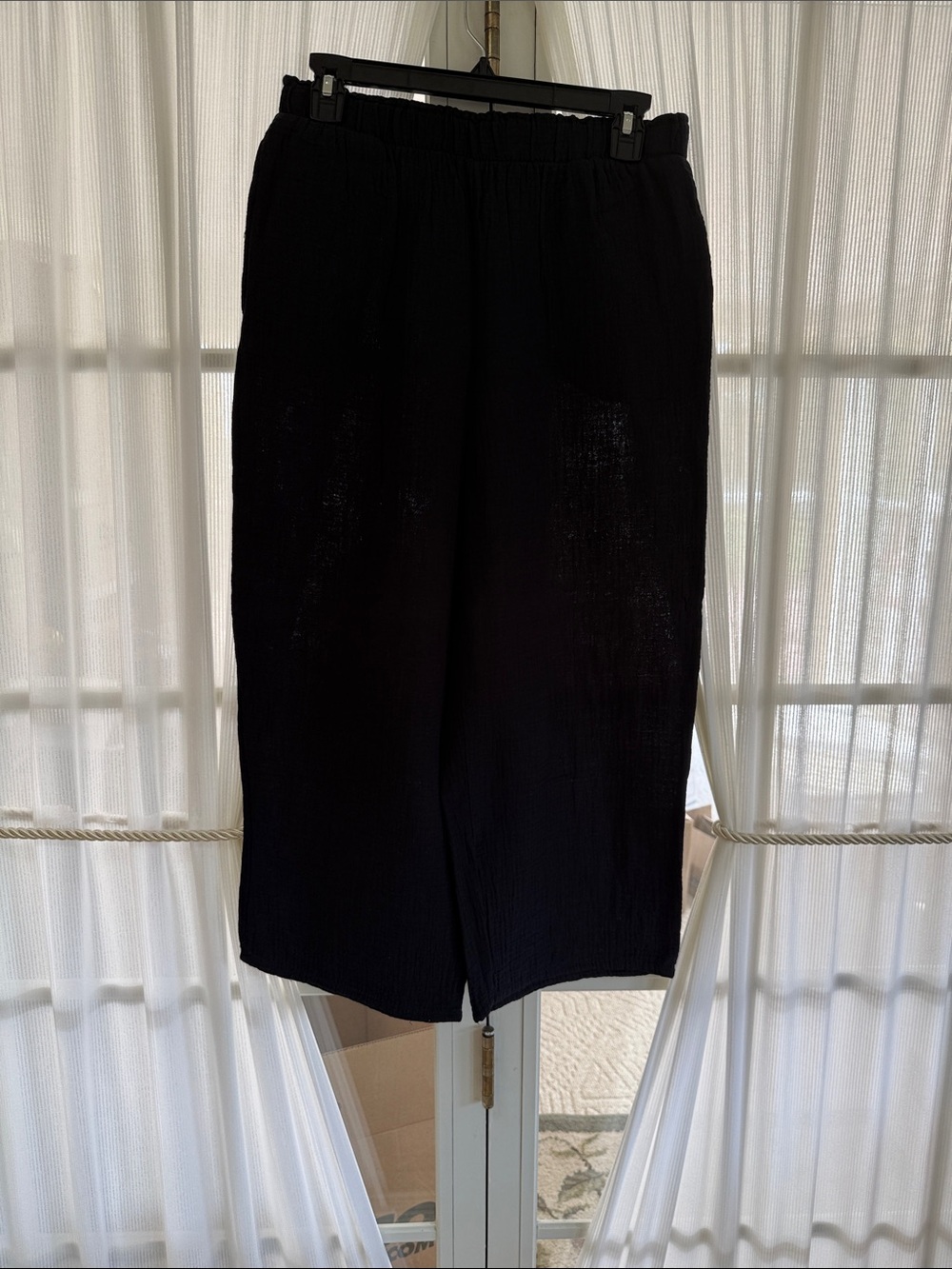 Jessica Simpson Black Textured Crop Pants with Elastic Waistband